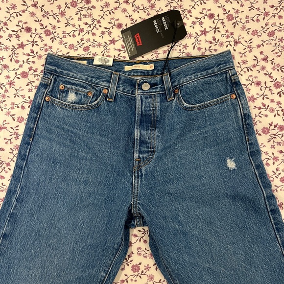 Levi’s Women’s Wedgie Original fit - size 29. - Picture 2 of 8
